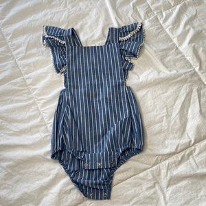 Crossback ruffle romper